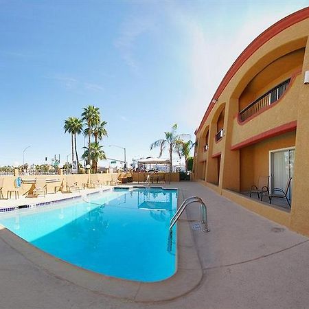 Hollies Hotel & Suites Calexico Exteriör bild