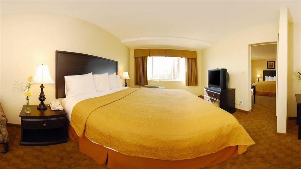 Hollies Hotel & Suites Calexico Exteriör bild