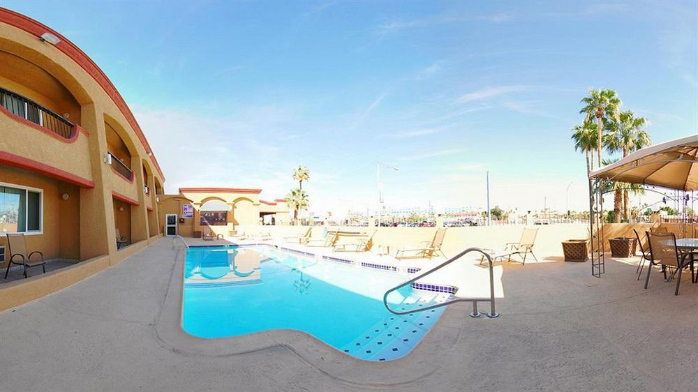Hollies Hotel & Suites Calexico Exteriör bild